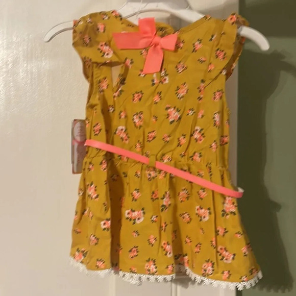 Little lass outfit and dresses with Flowers and Polka Dots size 4 - Picture 4 of 12